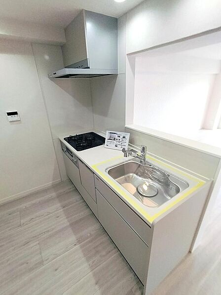 システムキッチンも新しく交換しております。食洗器、浄水器を完備しております。