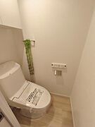 もちろんトイレも交換済です。ウォシュレットも完備しております。