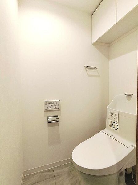 もちろん、トイレも新規交換済。ウォシュレットも完備しております。