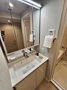 水廻りも全て新規交換済。洗面化粧台も新しくなっております。