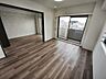 リビング/ダイニング：壁、床、天井までしっかりとリフォームを実施しております。