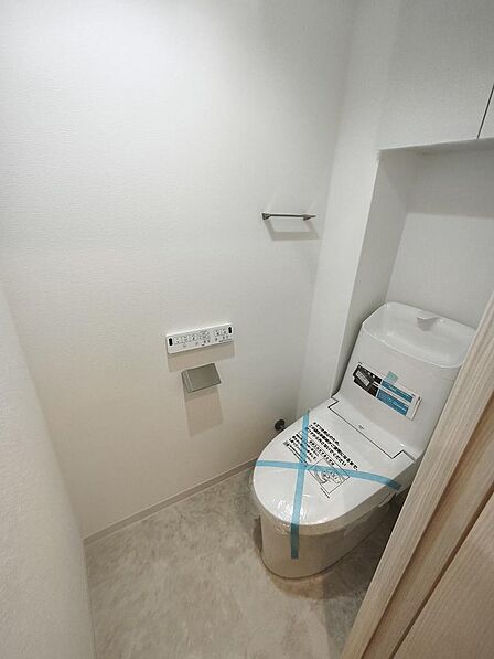 もちろんトイレも交換済です。ウォシュレットも完備しております。