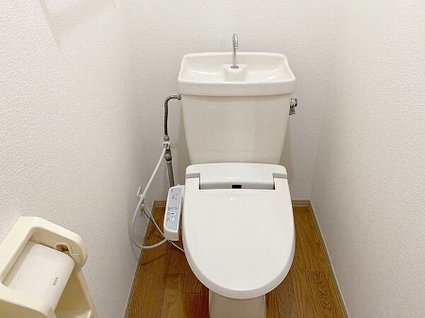 トイレ：コンパクトで使いやすいトイレです