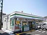 周辺：ファミリーマート箕面市役所前店 585m