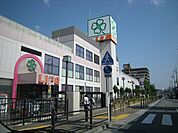 ライフ箕面店 752m