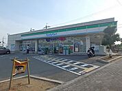 ファミリーマート箕面新稲店 754m