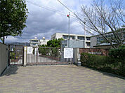 箕面市立西南小学校 532m