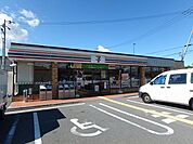 セブンイレブン箕面彩都南店 1074m