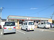 セブンイレブン箕面彩都南店 519m
