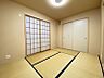 室内：リビングに隣接した和室！客間としても家族のくつろぎの部屋としても、使い方いろいろです！