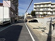幅員約6mの公道に面した前面道路。車の出入りもスムーズで、駅へのアクセス良好です！