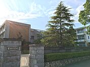 宮池小学校まで　1600m　徒歩約20分●校訓「なかよく　考え　たくましく」全ての児童に人前での発言機会を持たせる等、将来を見据えた教育に取り組んでいます。