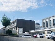 半田中学校まで611m　徒歩約8分