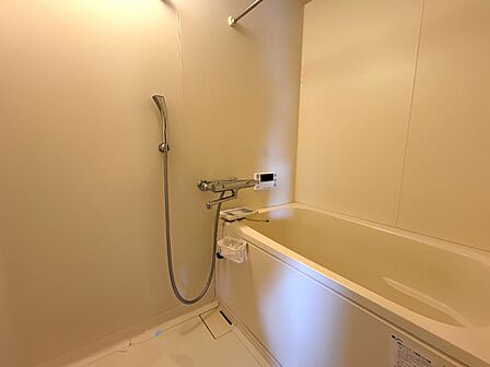 給湯器リフォーム履歴あり!清潔感のあるバスルーム※一部CG加工により残置物を除去しています