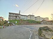 不動堂中学校まで700ｍ徒歩約9分。通学もラクラクの立地です。