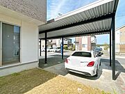 カーポートもあり、複数台お車を所有されている方にもおすすめです。