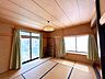 和室：【リフォーム中】和室です。二面採光で、日当たりも良さそうですね。