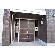 共用エントランスにはオートロックあり