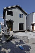 ●シックな外観の戸建●築後未入居です。