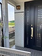 エントランスには外灯付き