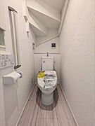【同社施工例】トイレには快適な温水洗浄便座付き