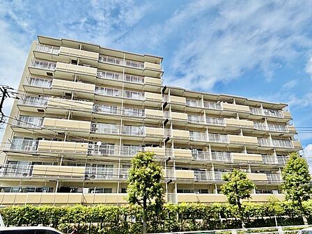 新耐震基準のタイル張りのマンションです。