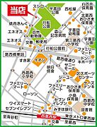 店舗前に無料駐車場をご用意しております。室内はかわいいキッズスペースがあり、お子さま連れでも安心してご来店いただけます。おむつ交換や授乳用スぺースも完備しております。