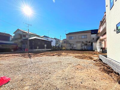 外観：【現地写真】周辺に高い建物がないため、日当たりが良いです。(R6.11撮影)