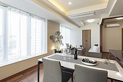 東京タワーを望むこのダイナミックな眺望が、日々の暮らしに彩りと特別感をもたらしてくれます。（天候による）