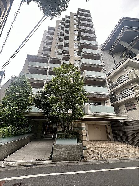 地上12階建ての11階部分、収納豊富な「3LDK+2WIC+SIC」!スーパーも近く、子育て世帯も暮らしやすい住環境です。ぜひ、ご検討ください。