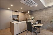 調理や片付けをしながら、ご家族とコミュニケーションがとれる対面式キッチン。食後の家事負担を軽減する、食器洗乾燥機付きです。