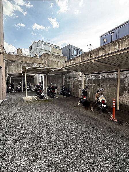バイク置場(2026年8月撮影)