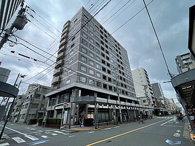 外観:【外観】つくばエクスプレス線「浅草」駅まで徒歩5分。複数沿線が利用できるので、通勤・通学やお出かけにも便利です。地上12階建て、3階部分の住戸です。 外観:【外観】つくばエクスプレス線「浅草」駅まで徒歩5分。複数沿線が利用できるので、通勤・通学やお出かけにも便利です。地上12階建て、3階部分の住戸です。
