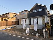【現地土地写真】完成後にはモニター付きインターホンが搭載される予定です。手が離せない時やお子様だけでの留守番時、深夜など、来客時に顔を玄関に出ずとも確認することができます。