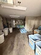 【ゴミ集積所】マンションの敷地内にゴミ集積所が設けられていますので、遠くまでゴミを捨てに出かける必要がありません。