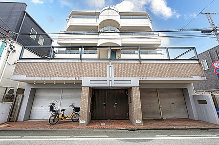 【ユニアスサンハイム】JR中央線「三鷹」駅まで徒歩16分。新宿や東京、大手町へ乗り換え無しでアクセスできる、通勤・通学に便利な立地です。マンション敷地内に無償の駐輪場あり。