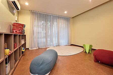 【キッズルーム】共用施設として、キッズルームが設けられています。ちょっとした空き時間にお子様を遊ばせることができ便利です。