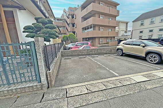 物件の駐車スペ...