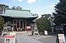 周辺：城山八幡宮と昭和塾堂の外観