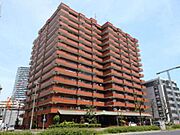 敷地西側の前面道路。敷地南側は片側3車線錦通に面しています。