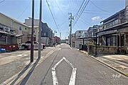 物件の南側前面道路（東側から）解体更地渡しです。