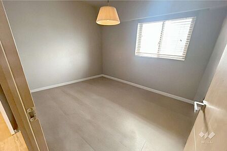 北東側洋室5.0帖。角部屋で、採光のとれた明るいお部屋です。充実の広さ。