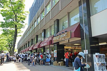 ヒバリヤフードフロント(東山店)の外観