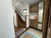 ゆとりのある広い玄関。