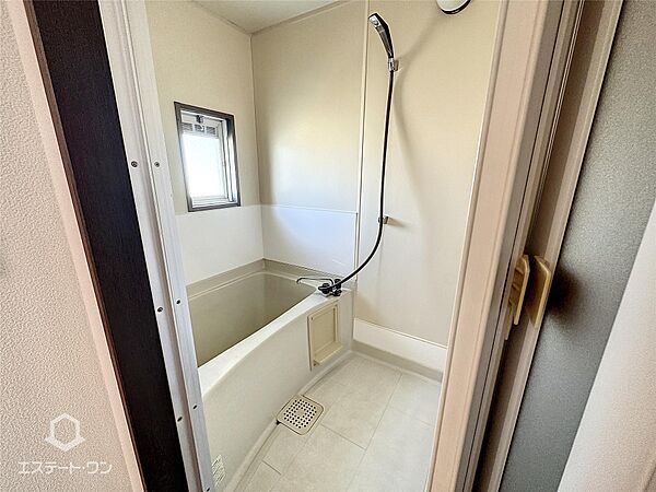画像11:浴室にも窓があるので換気ができて清潔に保てます◎