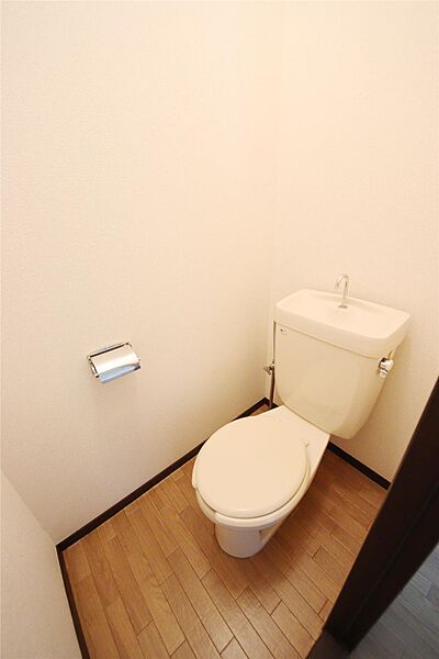 画像13:洋式の水洗トイレです