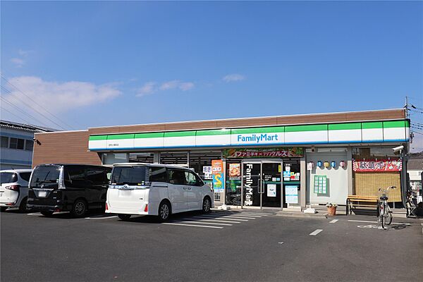 画像6:ファミリーマート足利小俣町店(675m)