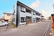 スーパーやコンビニが近い便利な立地です！