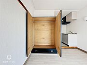 丈の長い衣類も掛けられるクローゼット◎