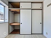 たっぷり収納できる押し入れタイプ◎